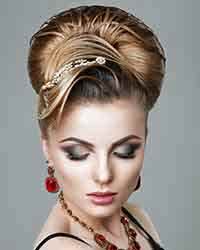 Вечерняя прическа на длинные волосы от 1000 руб.